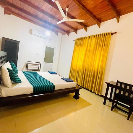 White Horse Hotel Hikkaduwa Ngoại thất bức ảnh