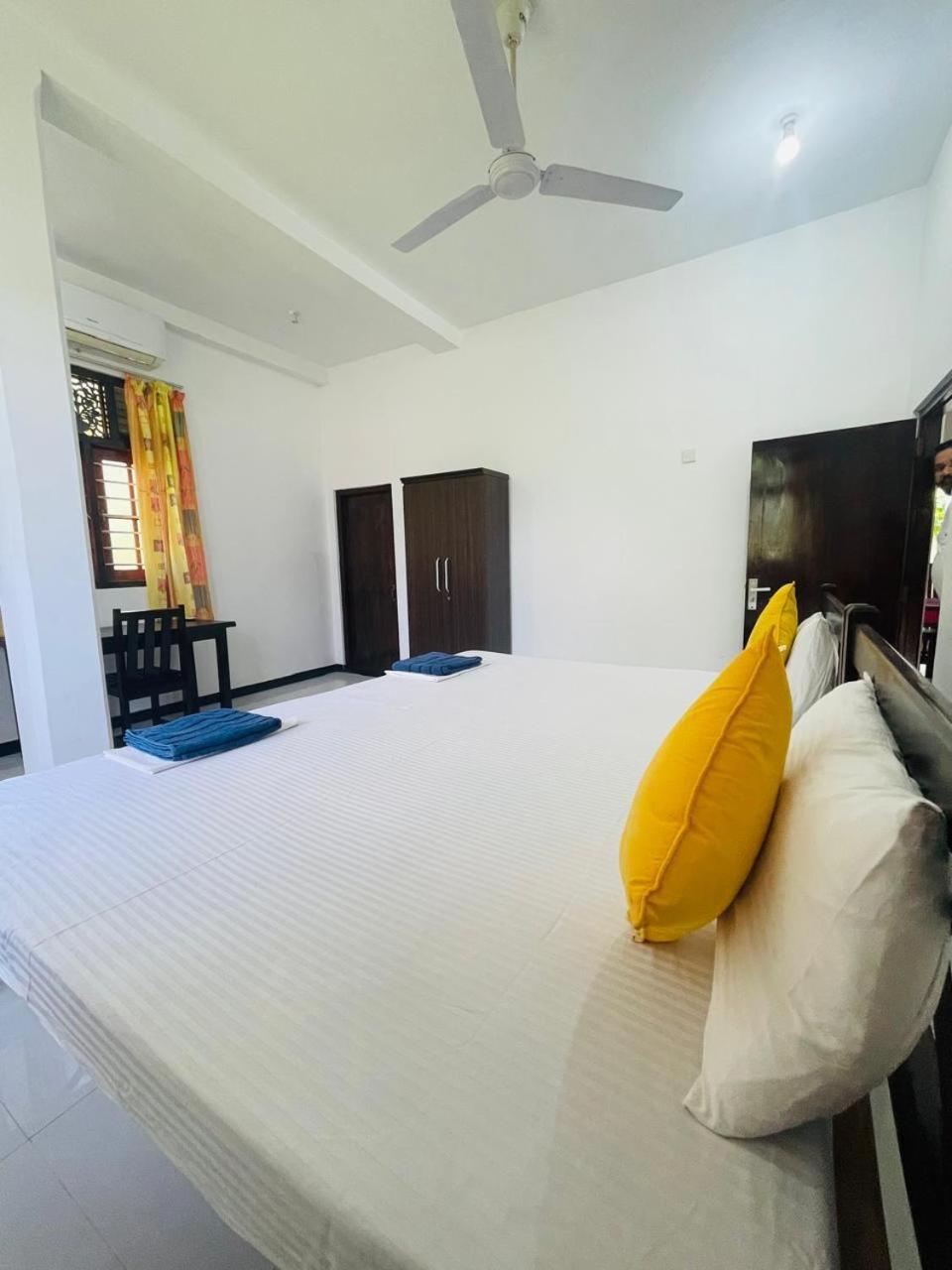 White Horse Hotel Hikkaduwa Ngoại thất bức ảnh