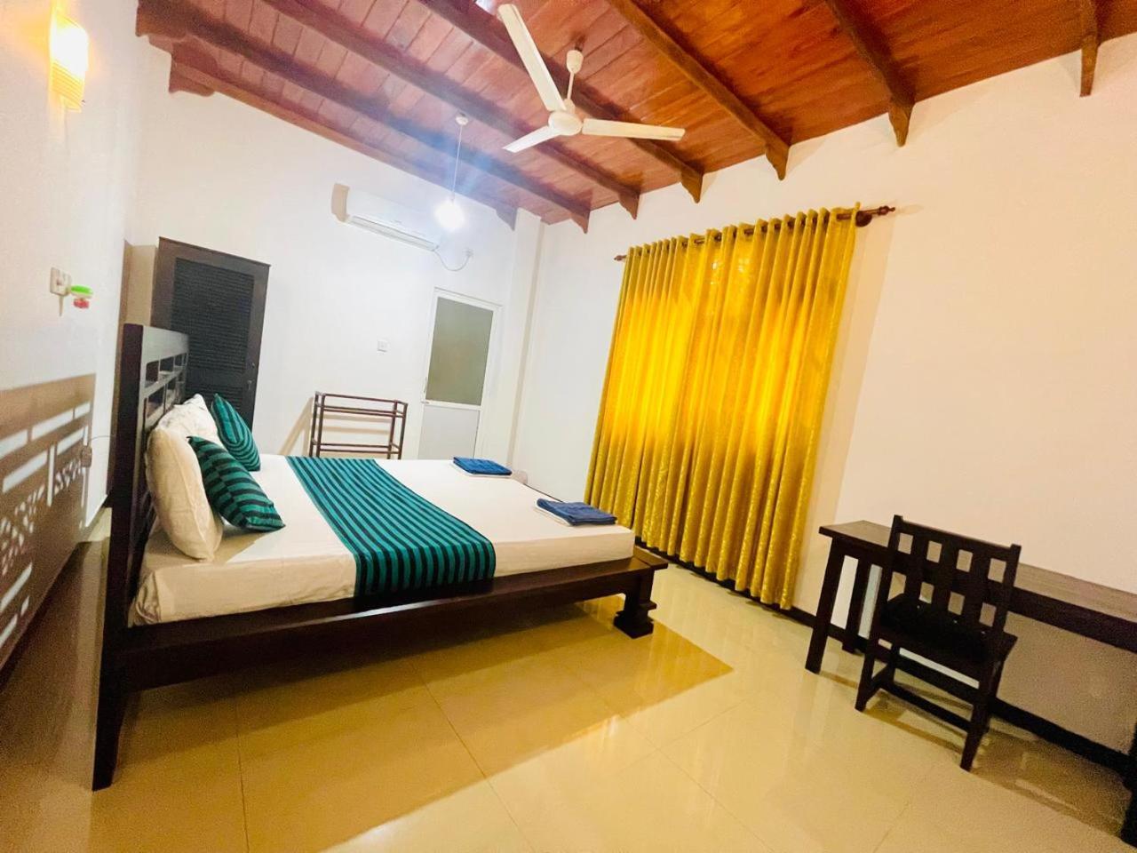 White Horse Hotel Hikkaduwa Ngoại thất bức ảnh