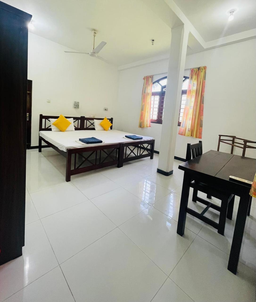 White Horse Hotel Hikkaduwa Ngoại thất bức ảnh