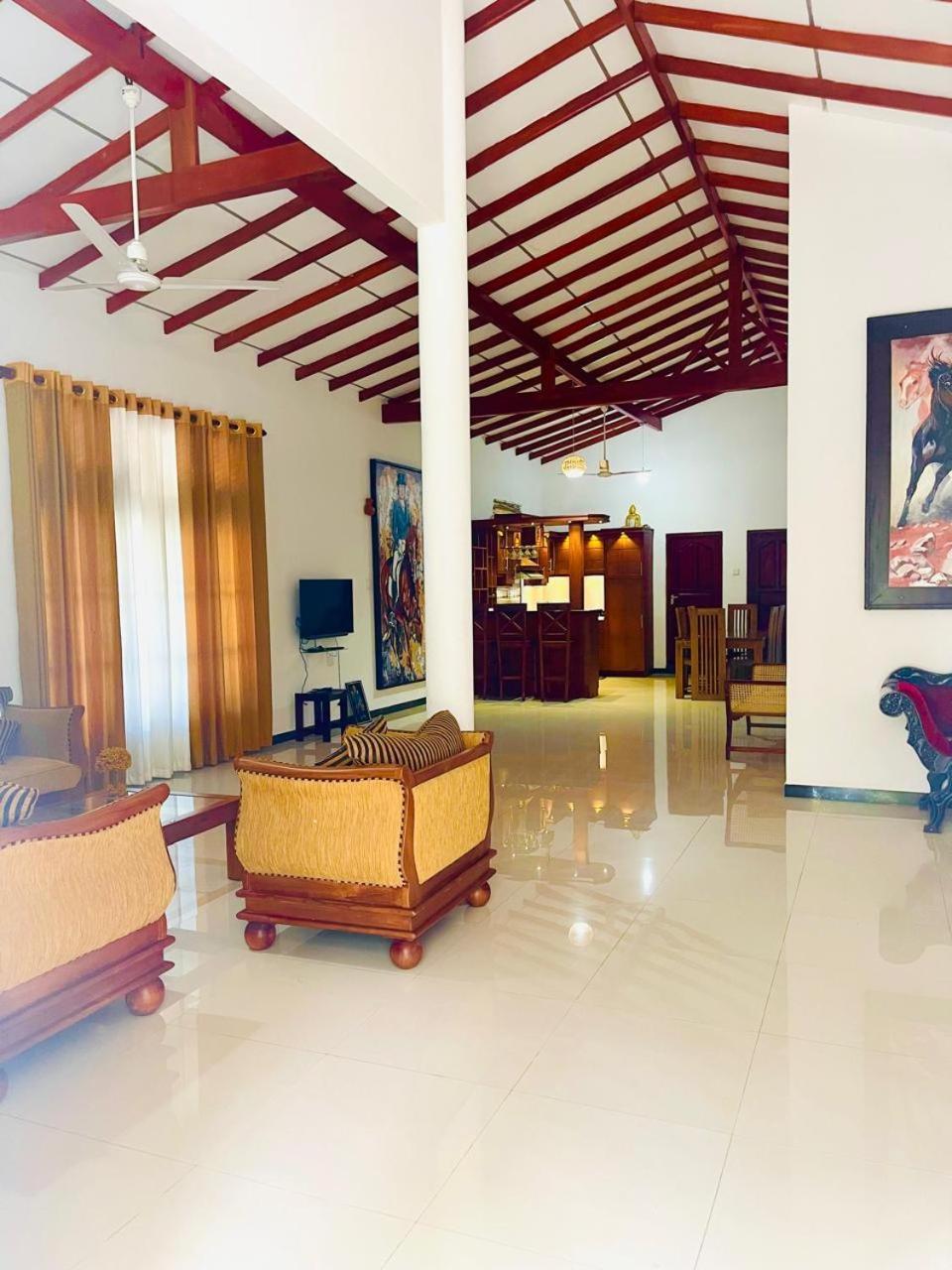 White Horse Hotel Hikkaduwa Ngoại thất bức ảnh