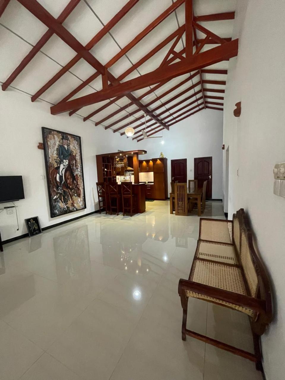 White Horse Hotel Hikkaduwa Ngoại thất bức ảnh