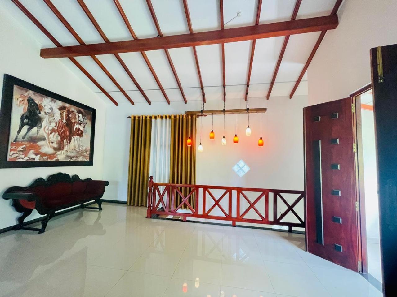 White Horse Hotel Hikkaduwa Ngoại thất bức ảnh